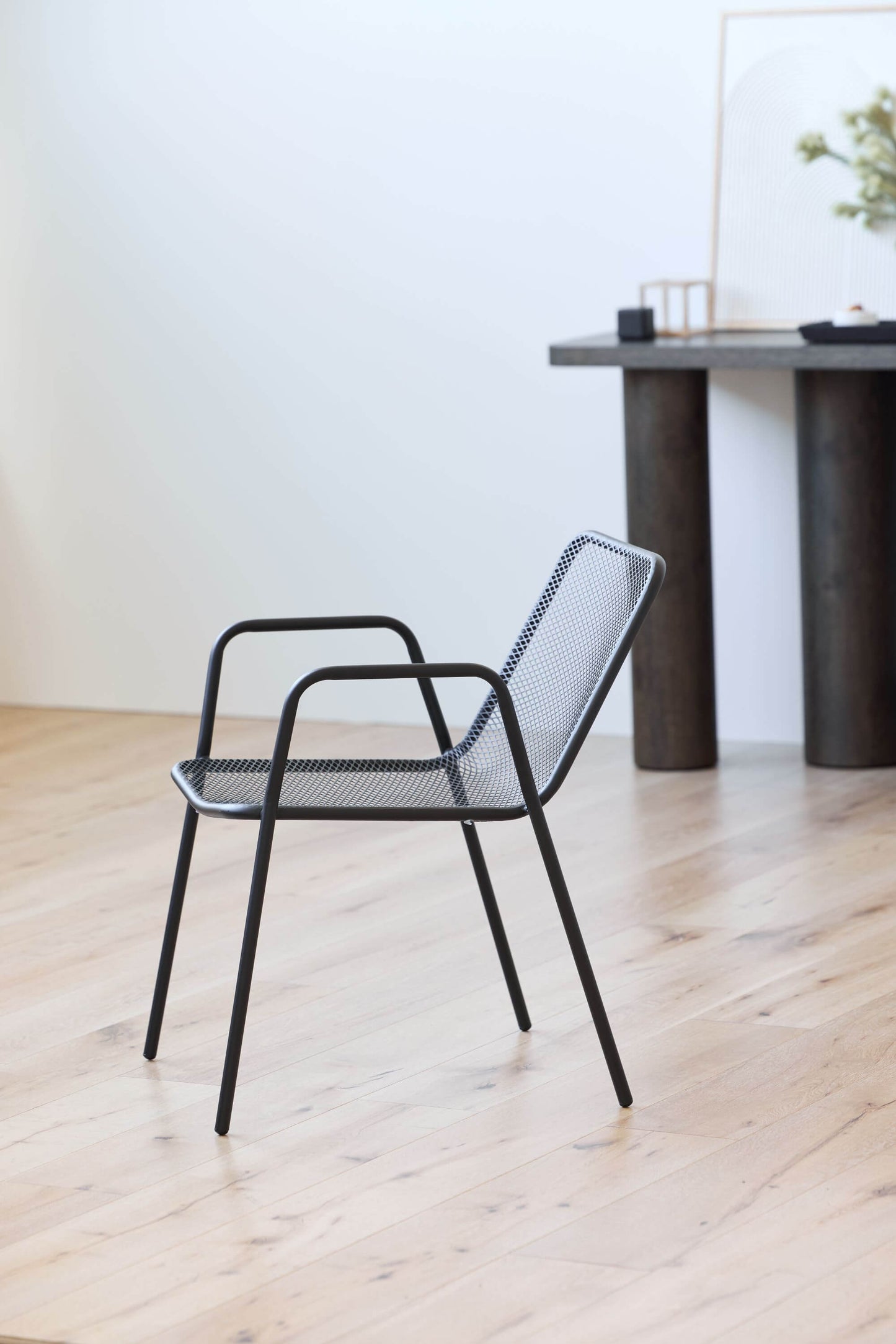 Akeno | Modern Metal Black Outdoor Dining Chairs With Arms | Black