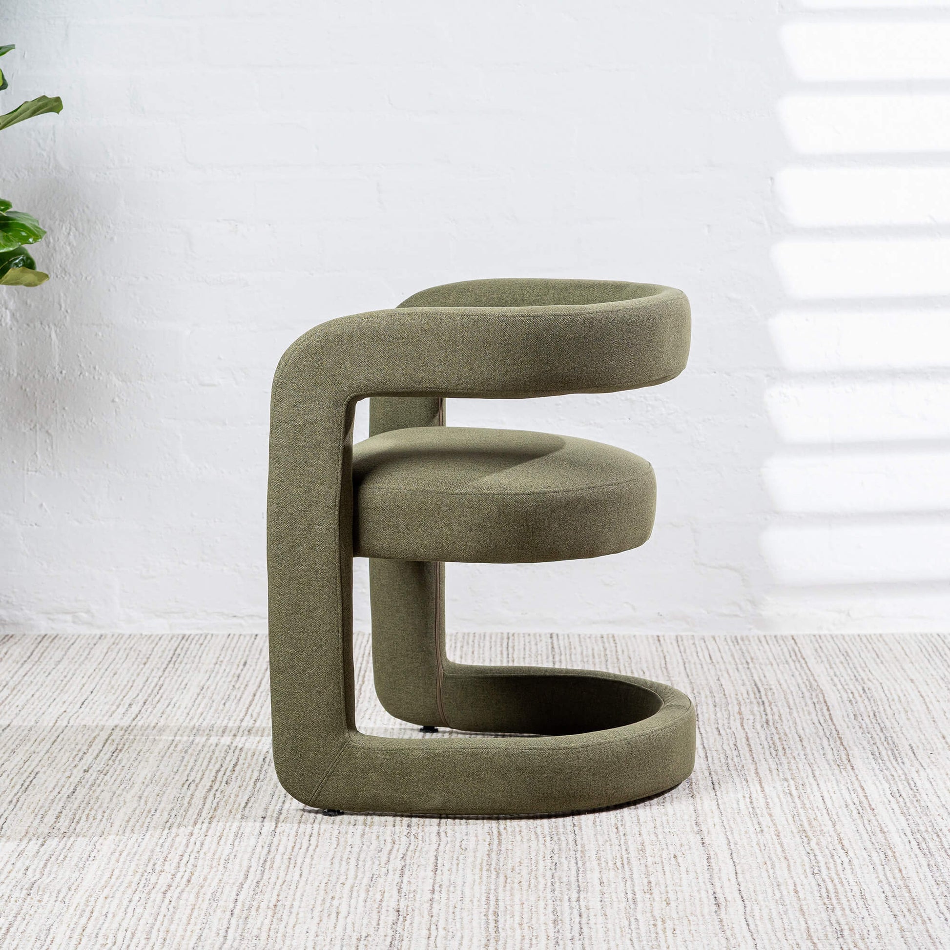 Parkview | Sand Olive Linen Fabric Mid Century Dining Chairs With Arms | Olive